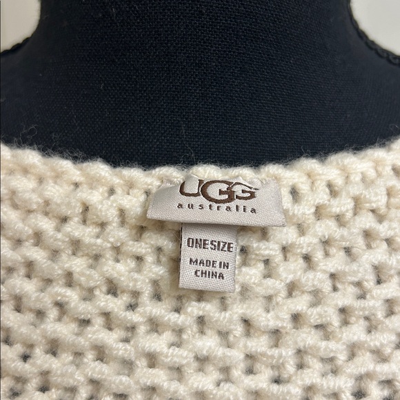 UGG Australia One Size Cream Knit Cardigan, Fits a Small, 58% Wool, EUC - Picture 11 of 11